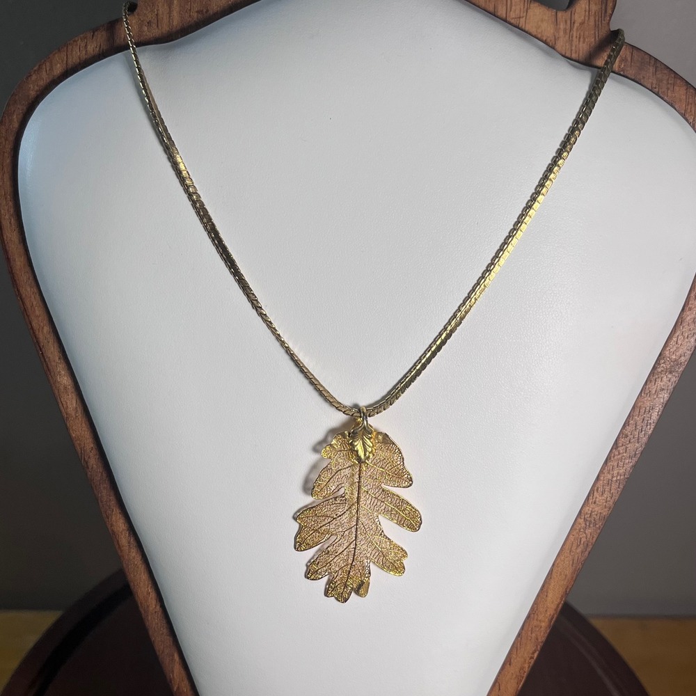 Vtg Avon Gold Tone Filigree Oak Leaf Pendant Snake Chain Necklace 16 Inch